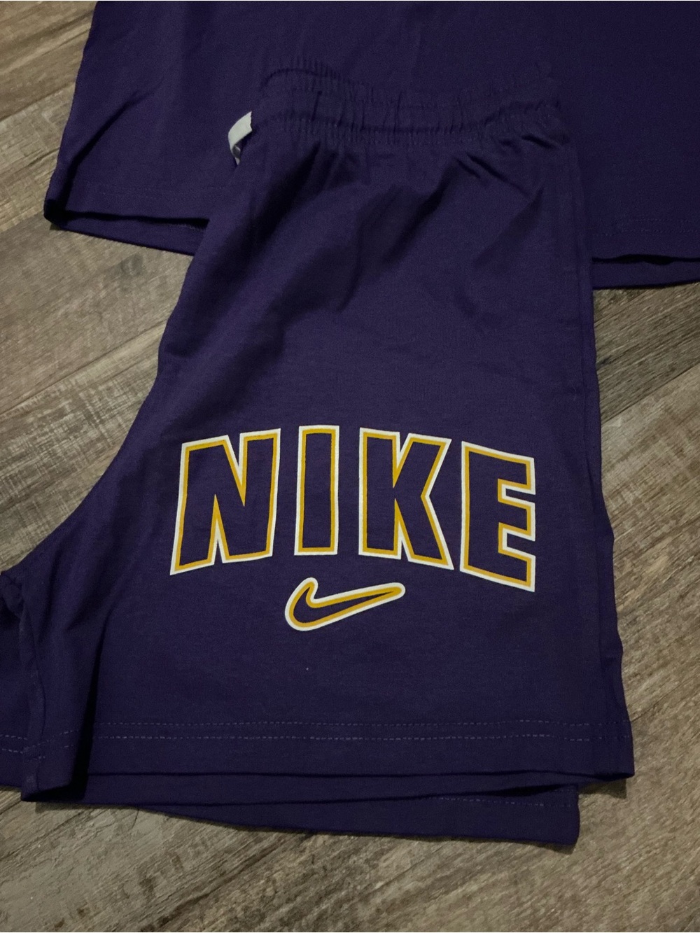 Two Women’s Nike Set - Picture 5 of 5